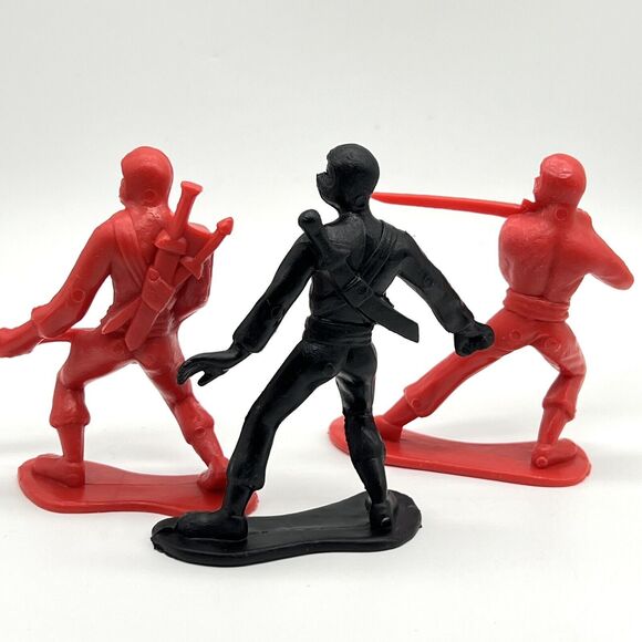 Vintage Greenbrier International 4" Ninja Samurai Plastic Toy Figures Red Black - Picture 8 of 12